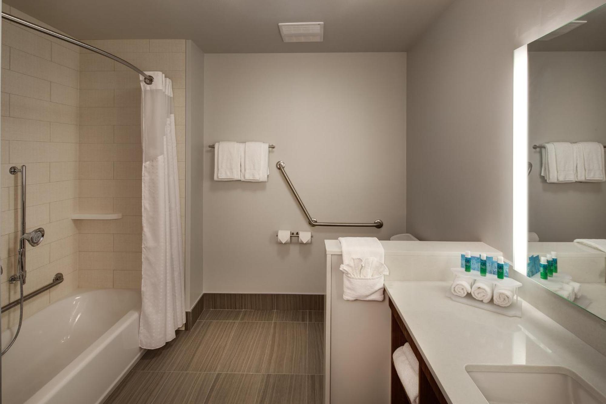 Holiday Inn Express & Suites Terrace By Ihg Экстерьер фото