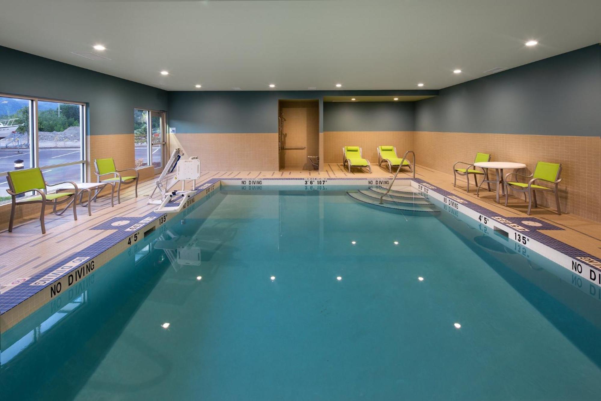 Holiday Inn Express & Suites Terrace By Ihg Экстерьер фото