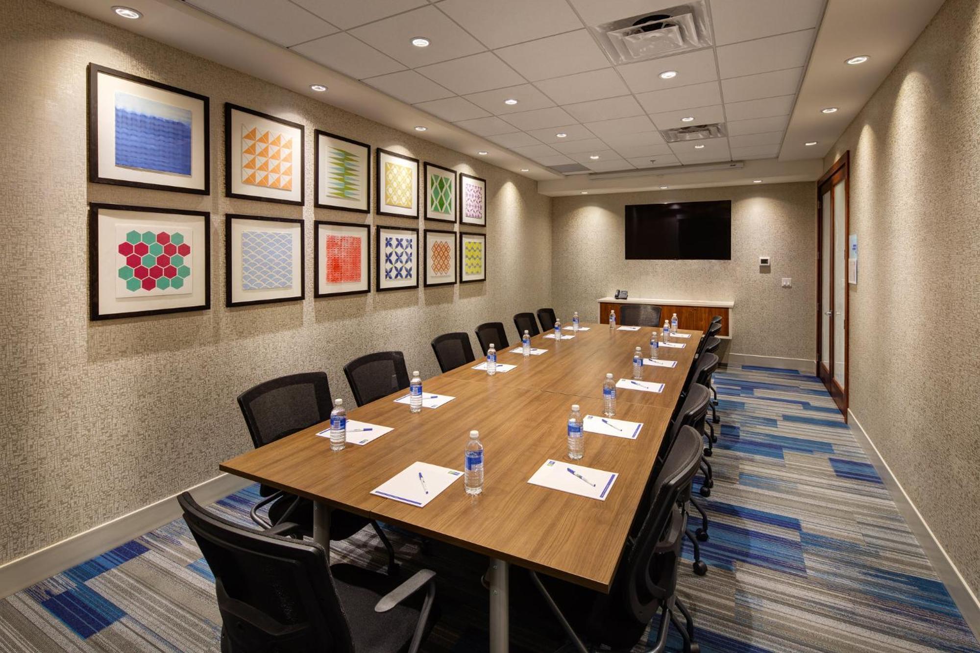Holiday Inn Express & Suites Terrace By Ihg Экстерьер фото