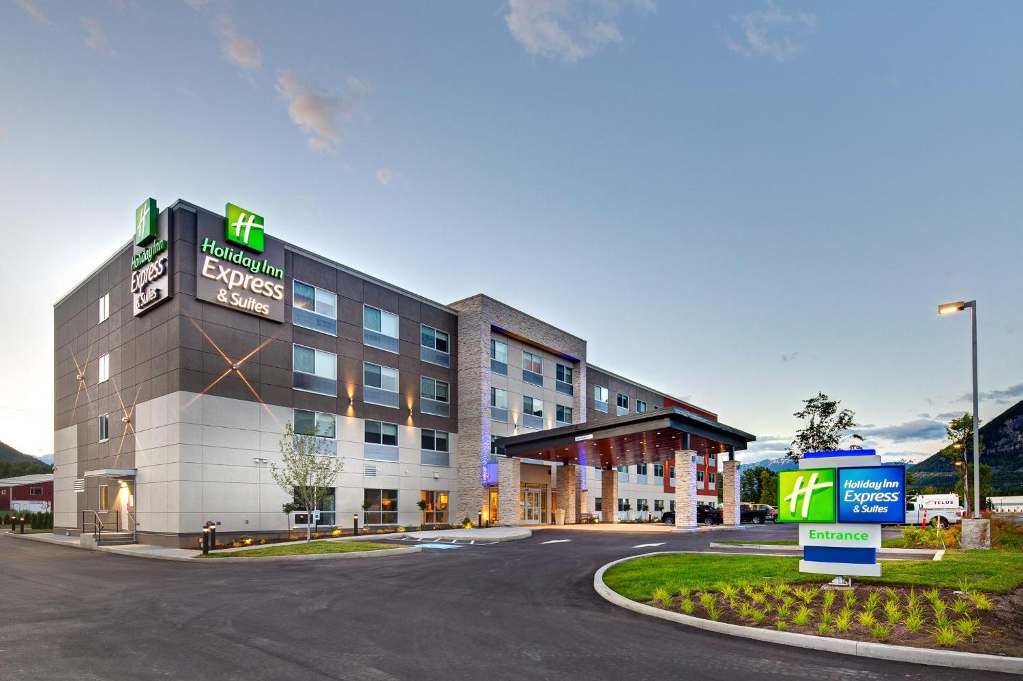 Holiday Inn Express & Suites Terrace By Ihg Экстерьер фото